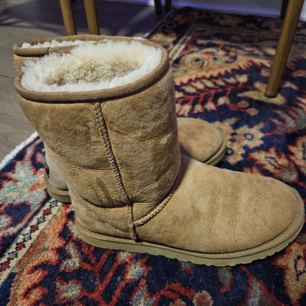 UGG Classic Tan Sheepskin Boots 9 - Picture 6 of 9